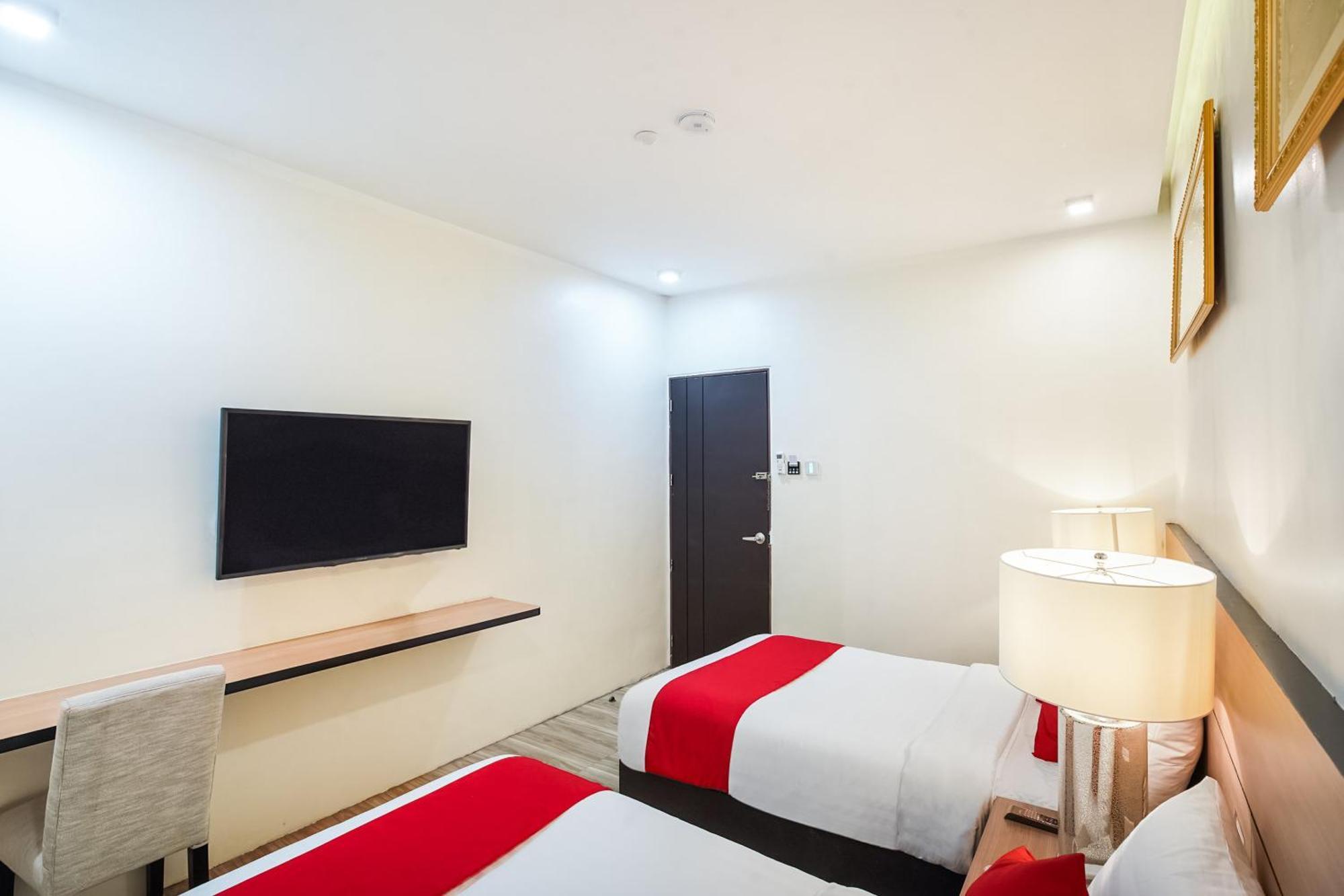 Oyo 489 Casa Mia Hotel Suites General Santos City Buitenkant foto
