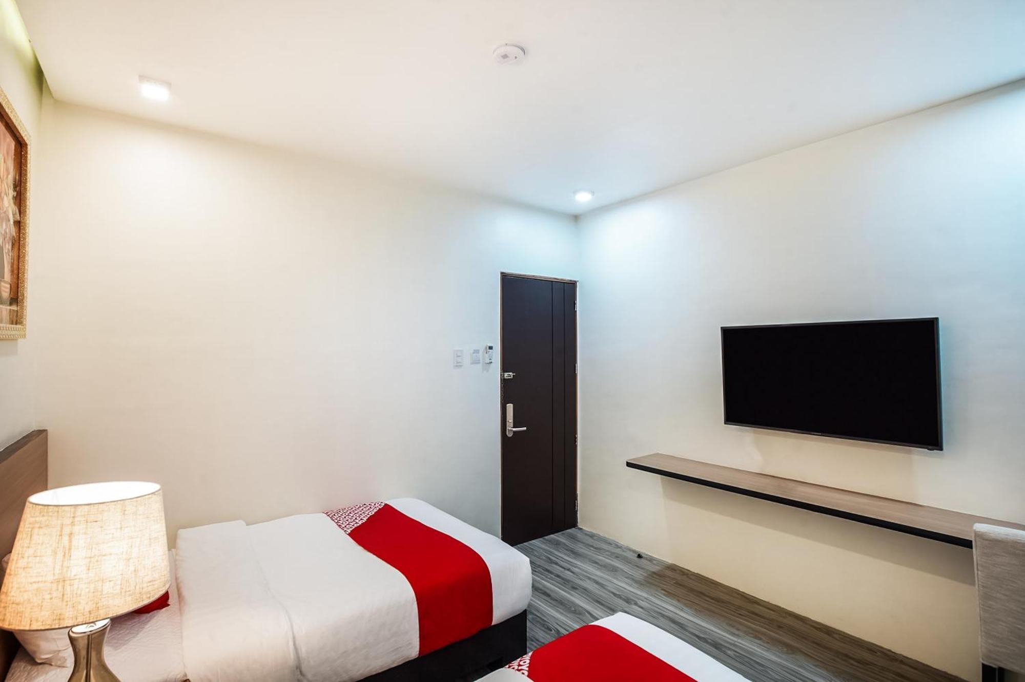 Oyo 489 Casa Mia Hotel Suites General Santos City Buitenkant foto