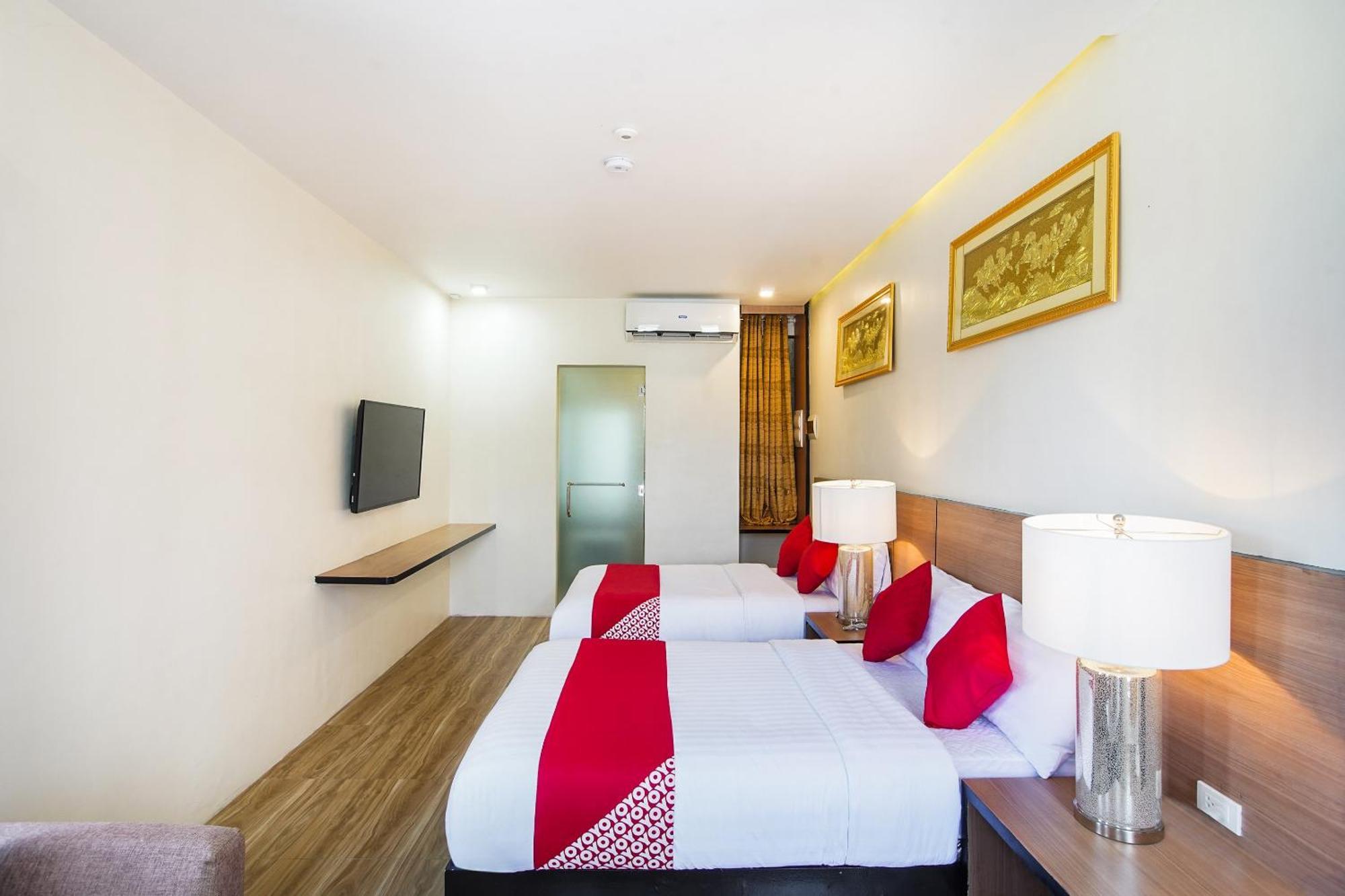 Oyo 489 Casa Mia Hotel Suites General Santos City Buitenkant foto